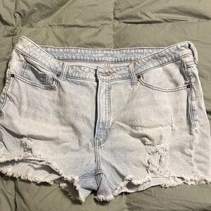 Women’s Old Navy Distressed Light Blue Jean Shorts Size 18